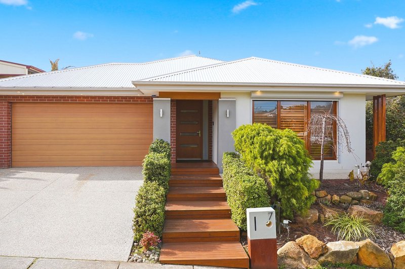 Photo - 7 Younger Street, Bacchus Marsh VIC 3340 - Image 1