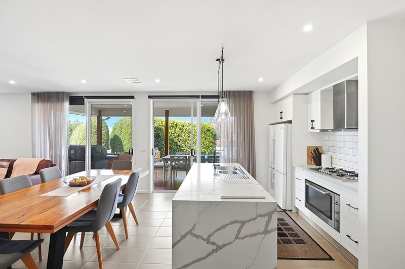Photo - 7 Younger Street, Bacchus Marsh VIC 3340 - Image 3
