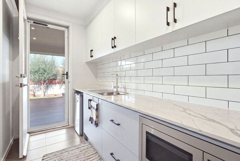 Photo - 7 Younger Street, Bacchus Marsh VIC 3340 - Image 4