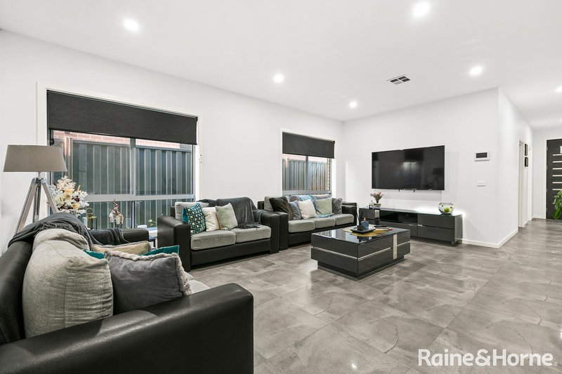 Photo - 7 Yozgat Avenue, Roxburgh Park VIC 3064 - Image 5