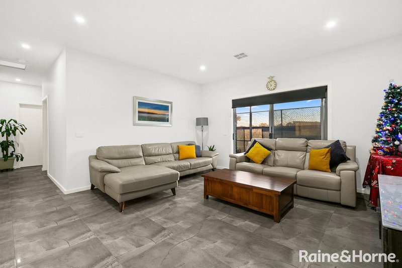 Photo - 7 Yozgat Avenue, Roxburgh Park VIC 3064 - Image 7