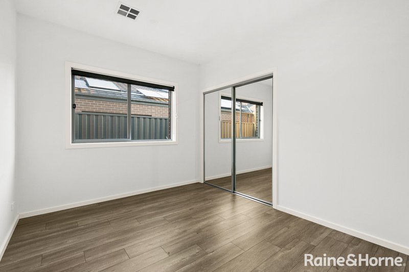 Photo - 7 Yozgat Avenue, Roxburgh Park VIC 3064 - Image 11