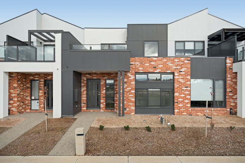 Photo - 7 Yser Walk, Berwick VIC 3806 - Image 1