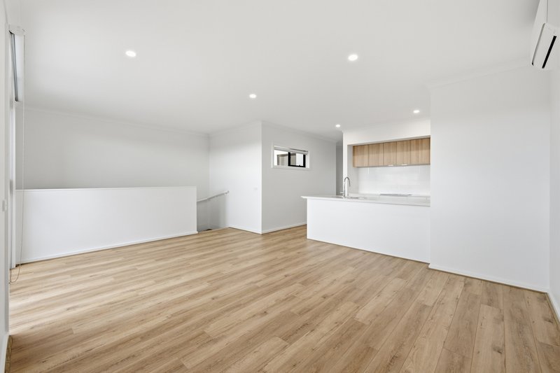 Photo - 7 Yser Walk, Berwick VIC 3806 - Image 3