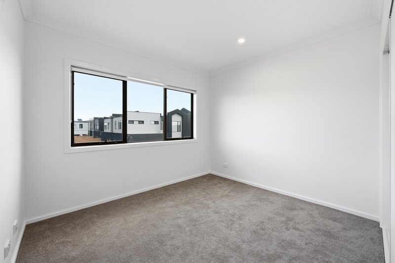 Photo - 7 Yser Walk, Berwick VIC 3806 - Image 12
