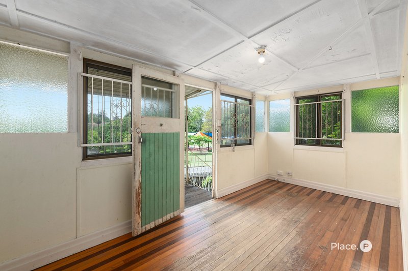 Photo - 70 Andrew Avenue, Tarragindi QLD 4121 - Image 4