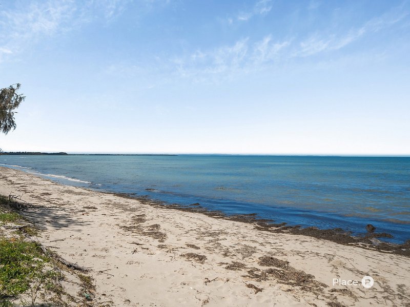 Photo - 70 Bayside Drive, Beachmere QLD 4510 - Image 3