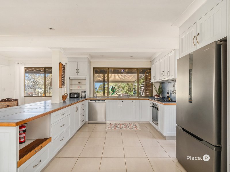 Photo - 70 Bayside Drive, Beachmere QLD 4510 - Image 8