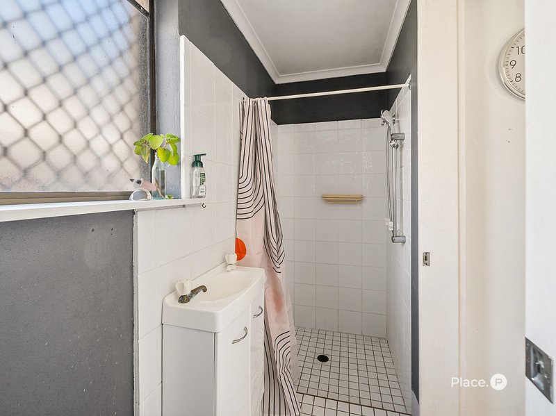 Photo - 70 Bayside Drive, Beachmere QLD 4510 - Image 13