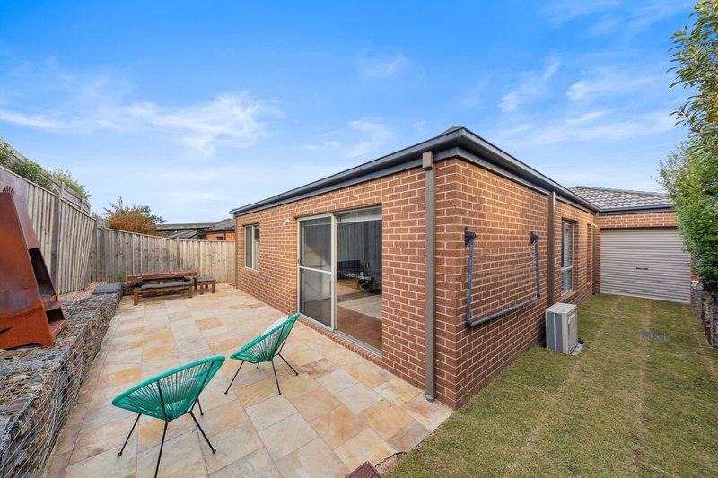 Photo - 70 Belmont Crescent, Pakenham VIC 3810 - Image 13