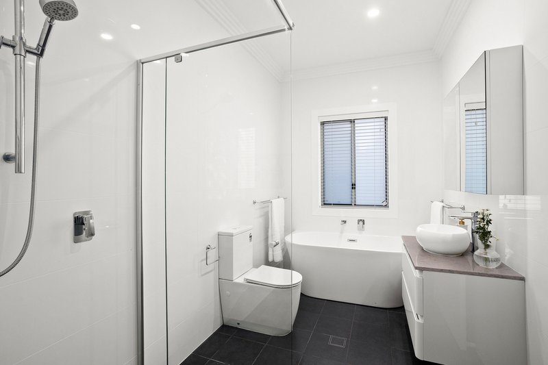 Photo - 70 Brigadoon Circuit, Oak Flats NSW 2529 - Image 8