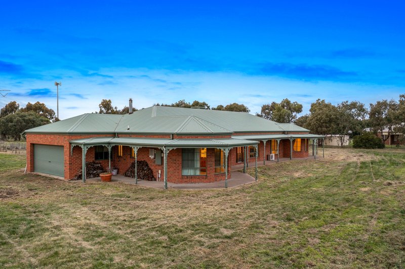 Photo - 70 Callaway Drive, Mickleham VIC 3064 - Image 3