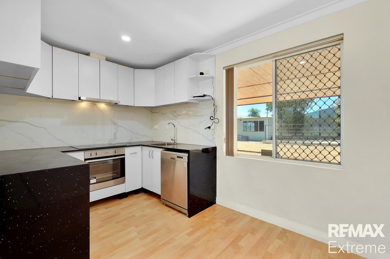 Photo - 70 Carisbrooke Street, Maddington WA 6109 - Image 9