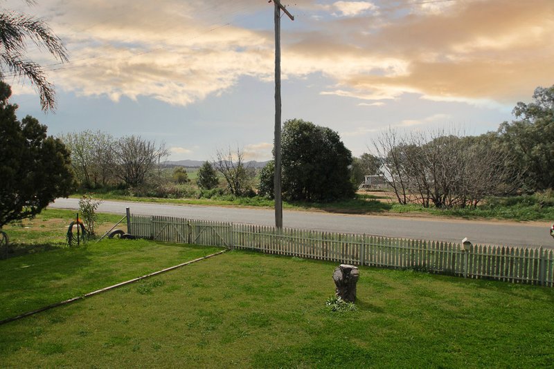 Photo - 70 Centre Street, Quirindi NSW 2343 - Image 3