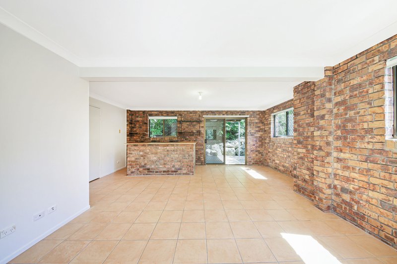 Photo - 70 Collins Road, Everton Hills QLD 4053 - Image 2