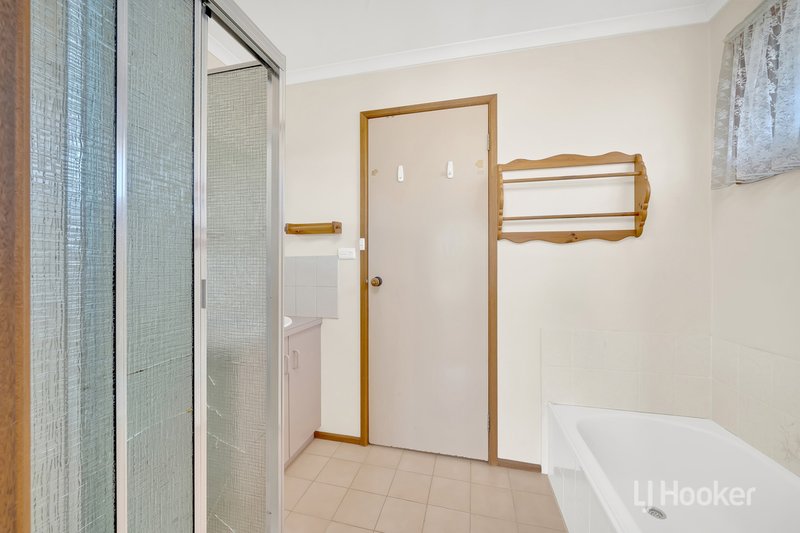 Photo - 70 Coral Drive, Hampton Park VIC 3976 - Image 8