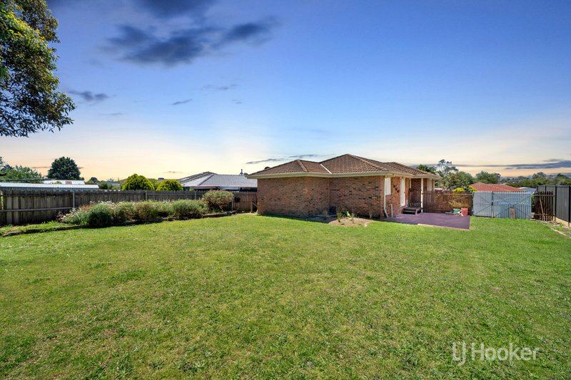 Photo - 70 Coral Drive, Hampton Park VIC 3976 - Image 9