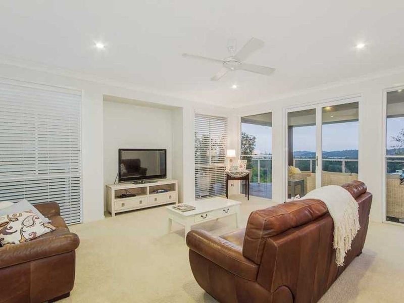 Photo - 70 Cordyline Drive, Reedy Creek QLD 4227 - Image 10