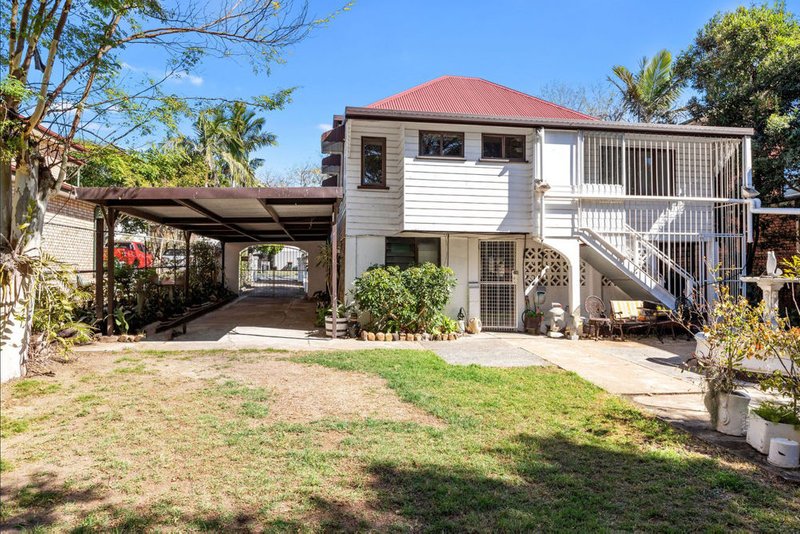 Photo - 70 Earl Street, Greenslopes QLD 4120 - Image 2