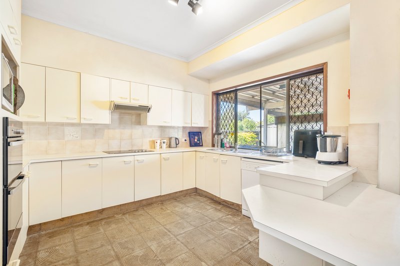 Photo - 70 Englefield Road, Oxley QLD 4075 - Image 4