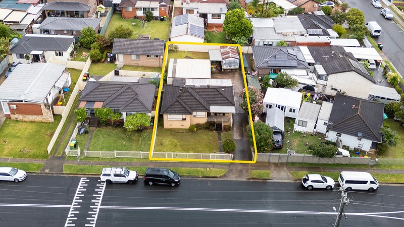 Photo - 70 Ferngrove Road, Canley Heights NSW 2166 - Image 2