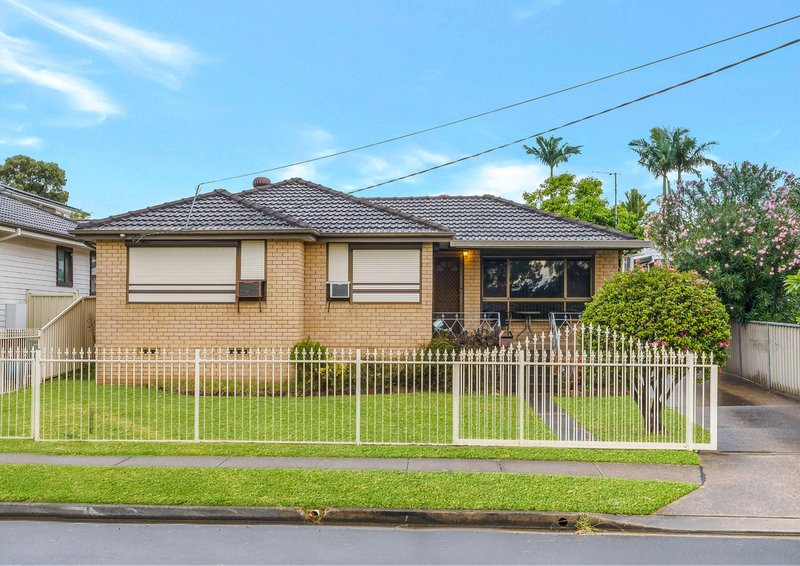 Photo - 70 Ferngrove Road, Canley Heights NSW 2166 - Image 3