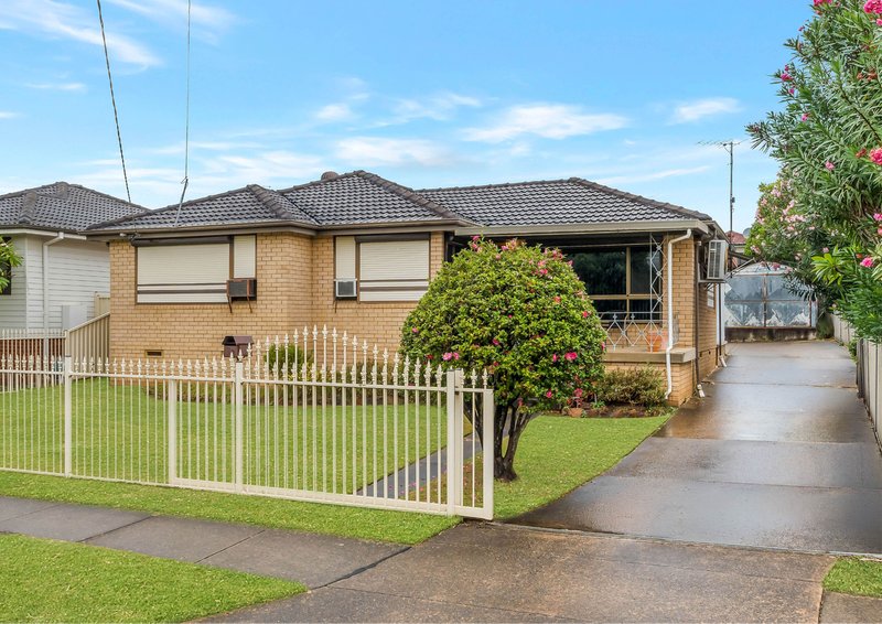 Photo - 70 Ferngrove Road, Canley Heights NSW 2166 - Image 4