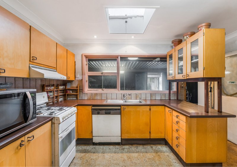 Photo - 70 Ferngrove Road, Canley Heights NSW 2166 - Image 10