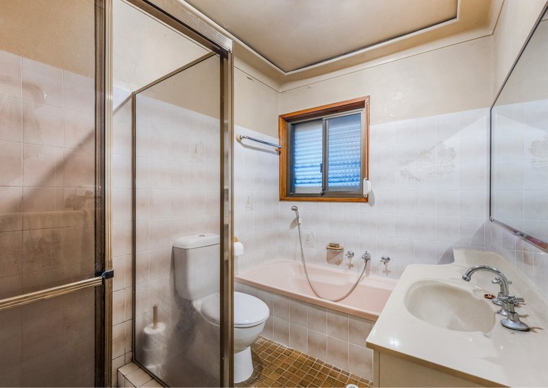 Photo - 70 Ferngrove Road, Canley Heights NSW 2166 - Image 12