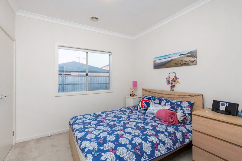 Photo - 70 Fongeo Drive, Point Cook VIC 3030 - Image 12