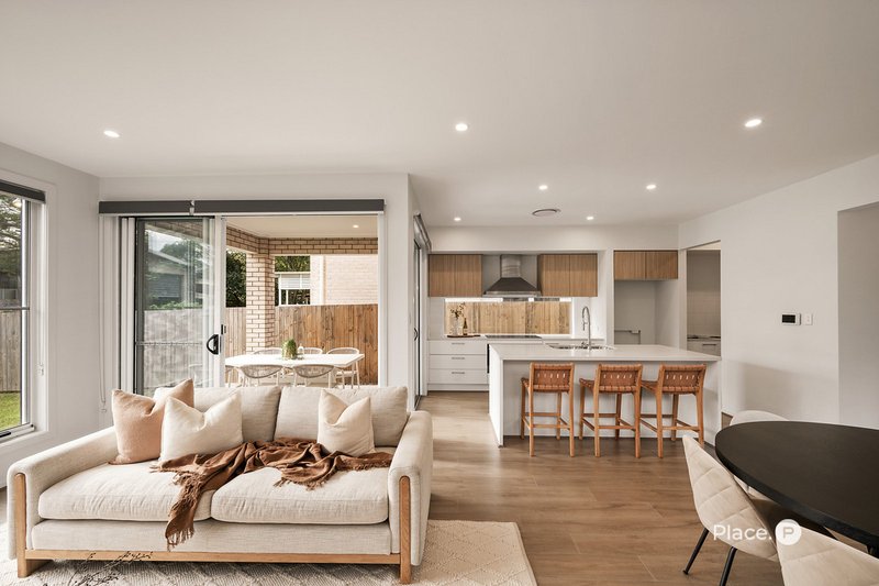 Photo - 70 Gatling Road, Cannon Hill QLD 4170 - Image 3