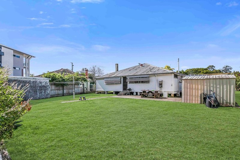 Photo - 70 Glen Holm Street, Mitchelton QLD 4053 - Image 4