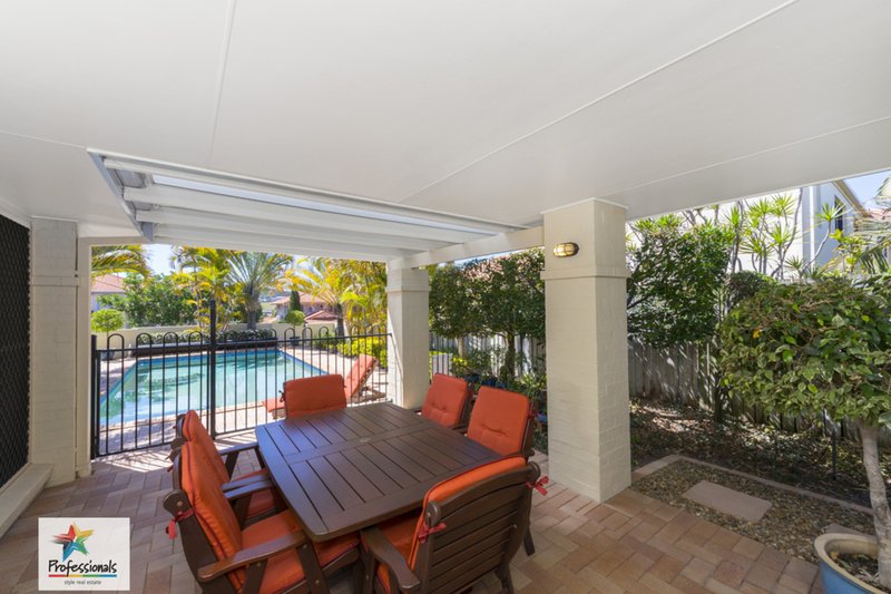 Photo - 70 Golden Oak Crescent, Carindale QLD 4152 - Image 3