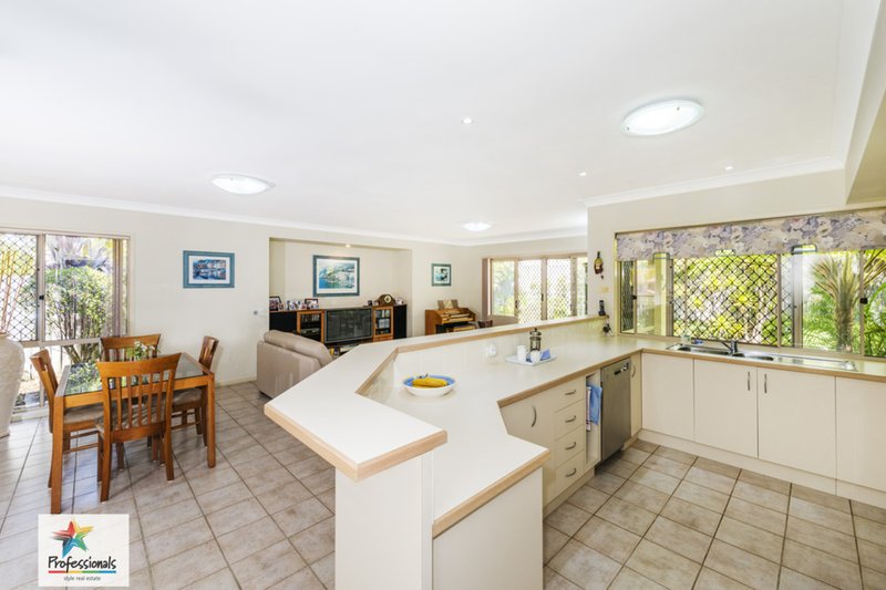 Photo - 70 Golden Oak Crescent, Carindale QLD 4152 - Image 4