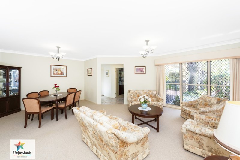 Photo - 70 Golden Oak Crescent, Carindale QLD 4152 - Image 5