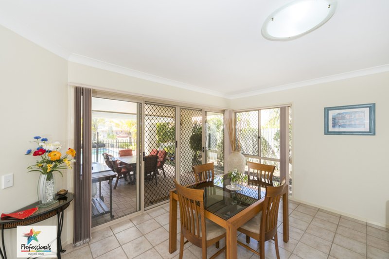 Photo - 70 Golden Oak Crescent, Carindale QLD 4152 - Image 8