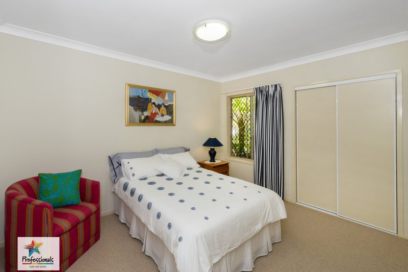 Photo - 70 Golden Oak Crescent, Carindale QLD 4152 - Image 12