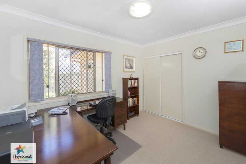 Photo - 70 Golden Oak Crescent, Carindale QLD 4152 - Image 13