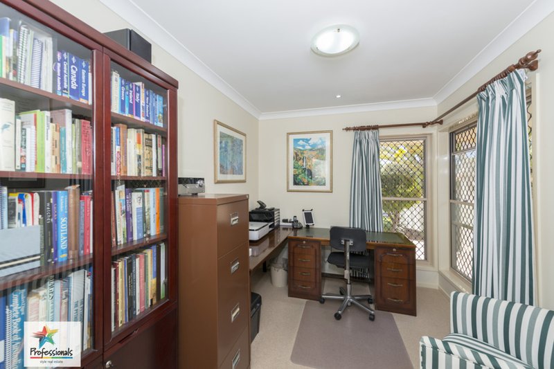 Photo - 70 Golden Oak Crescent, Carindale QLD 4152 - Image 14