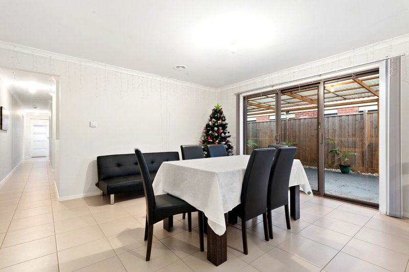 Photo - 70 Greendale Boulevard, Pakenham VIC 3810 - Image 5