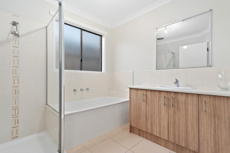 Photo - 70 Greendale Boulevard, Pakenham VIC 3810 - Image 10