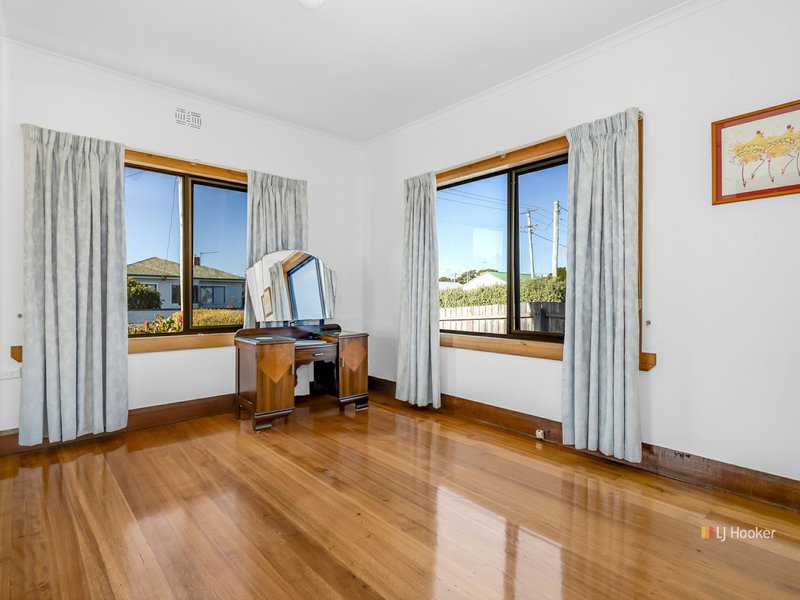 Photo - 70 Hiller Street, Devonport TAS 7310 - Image 4