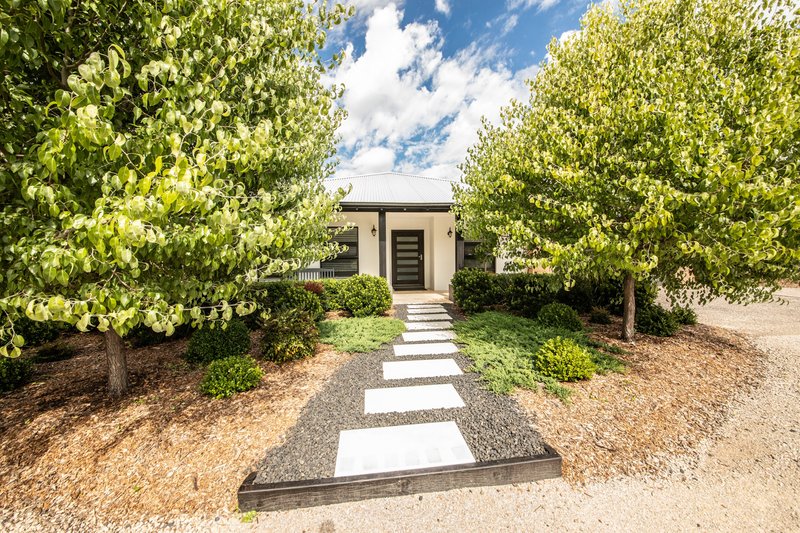 Photo - 70 Holmwood Drive, Dubbo NSW 2830 - Image 3