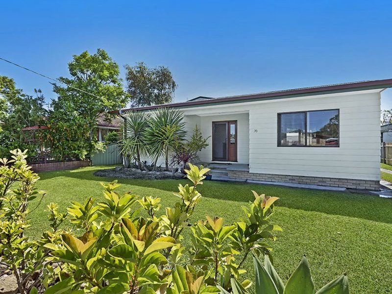 70 Kathleen White Crescent, Killarney Vale NSW 2261