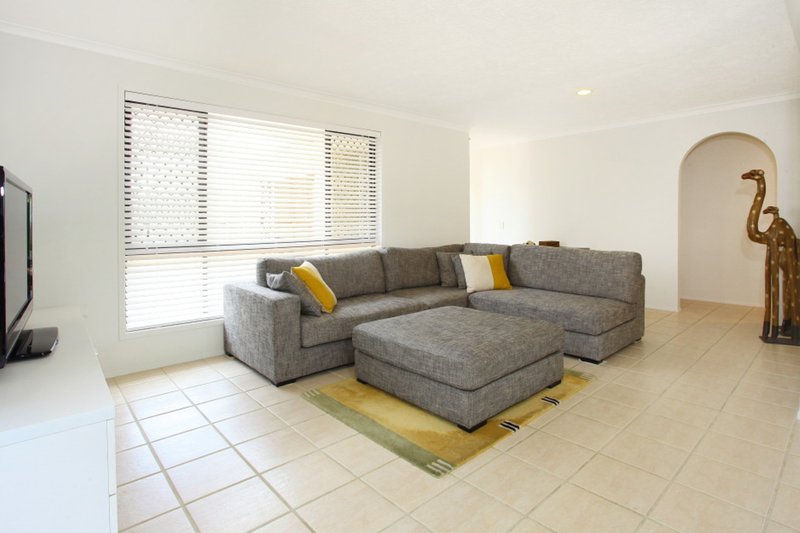 Photo - 70 Kawana Crescent, Ashmore QLD 4214 - Image 8