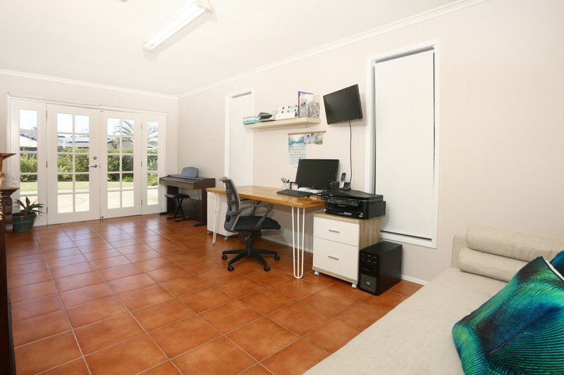 Photo - 70 Kawana Crescent, Ashmore QLD 4214 - Image 16