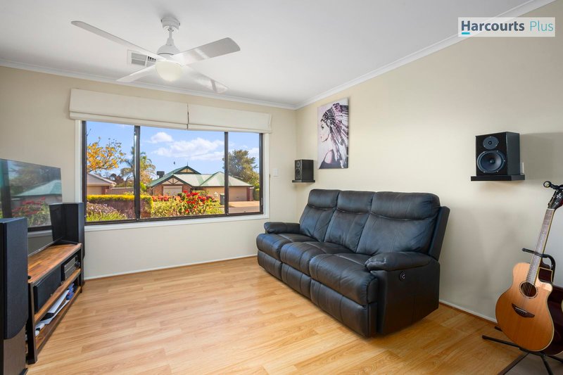 Photo - 70 Lemon Road, Trott Park SA 5158 - Image 2