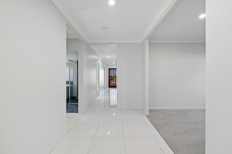 Photo - 70 Lindeman Crescent, Banya QLD 4551 - Image 6