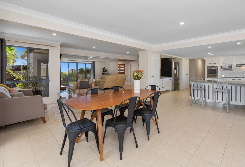 Photo - 70 Lochlomond Drive, Banora Point NSW 2486 - Image 5