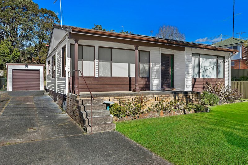 Photo - 70 Lucinda Avenue, Killarney Vale NSW 2261 - Image 2